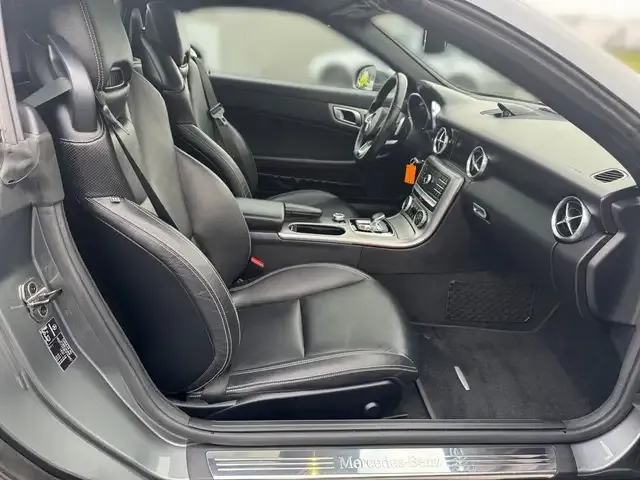 Mercedes-Benz SLC 300