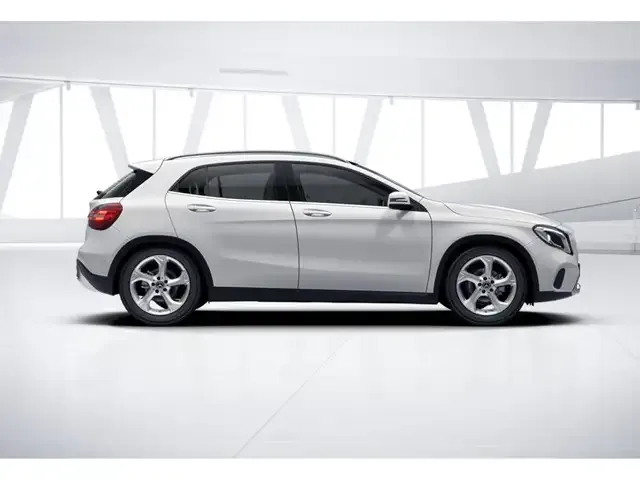 Mercedes-Benz GLA 200