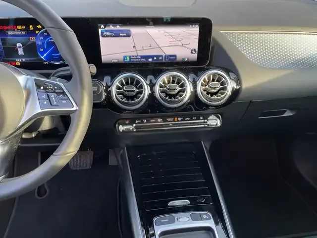 Mercedes-Benz EQA 300