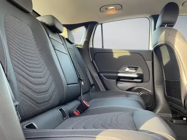 Mercedes-Benz EQA 300