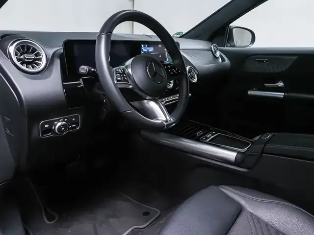 Mercedes-Benz EQA 300