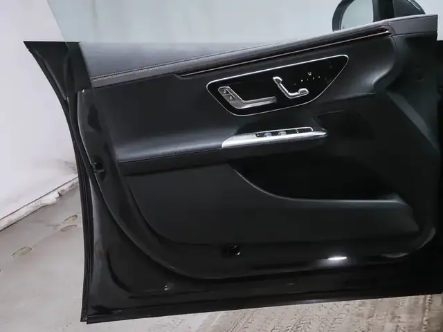 Mercedes-Benz EQE 300