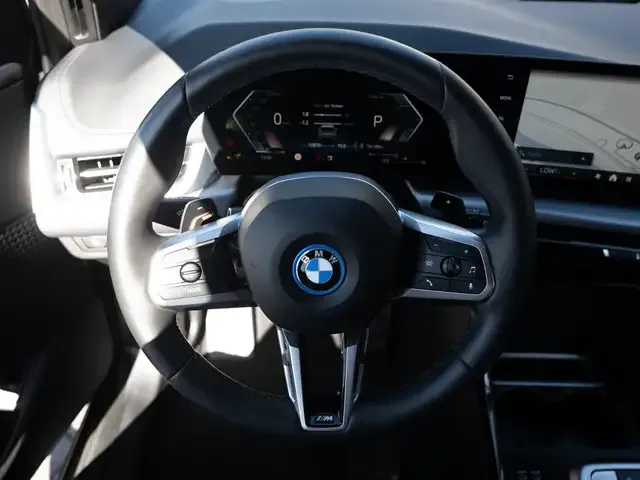 BMW 225
