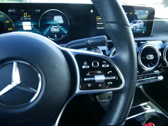 Mercedes-Benz A 220