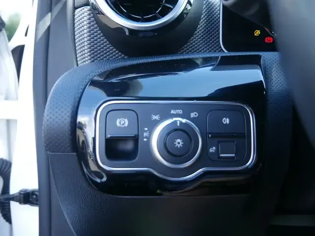 Mercedes-Benz A 220