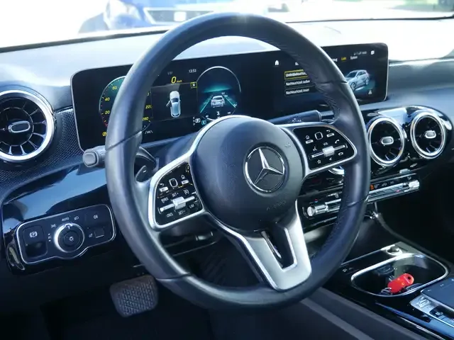 Mercedes-Benz A 220