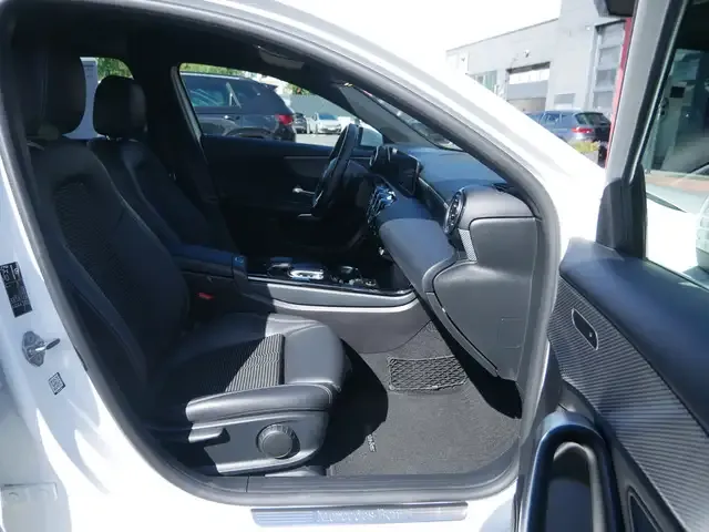 Mercedes-Benz A 220