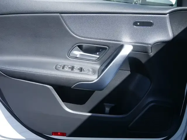 Mercedes-Benz A 220