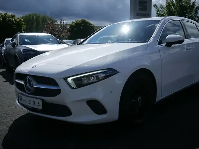 Mercedes-Benz A 220