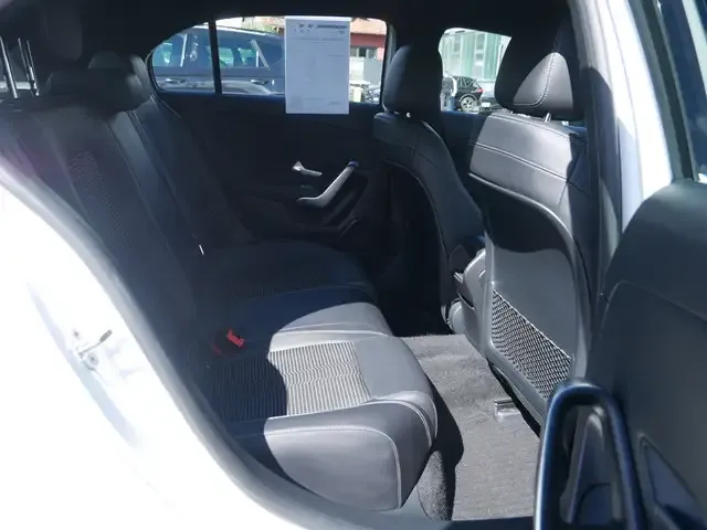 Mercedes-Benz A 220
