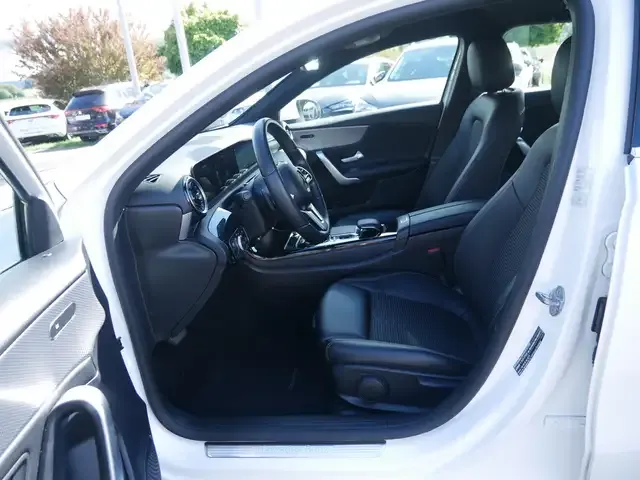 Mercedes-Benz A 220