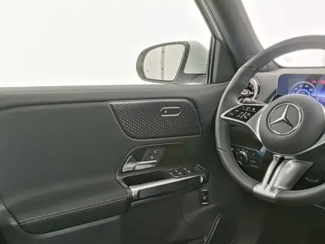 Mercedes-Benz EQB 300