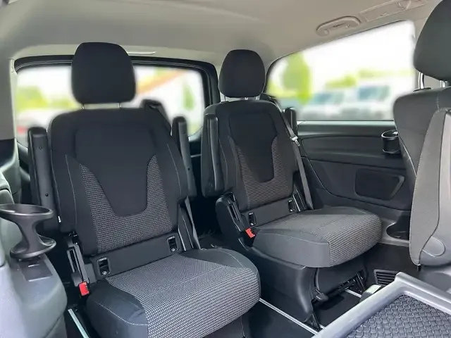 Mercedes-Benz V 220
