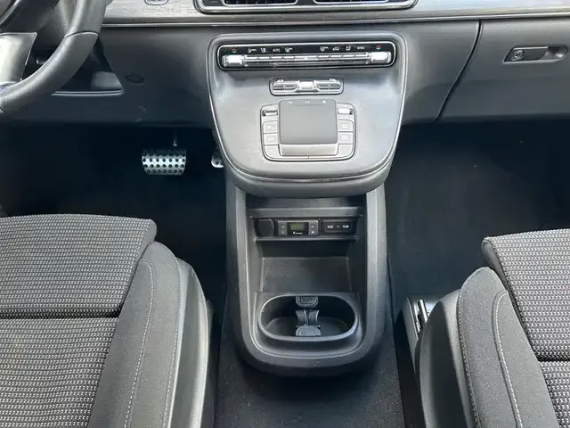 Mercedes-Benz V 220