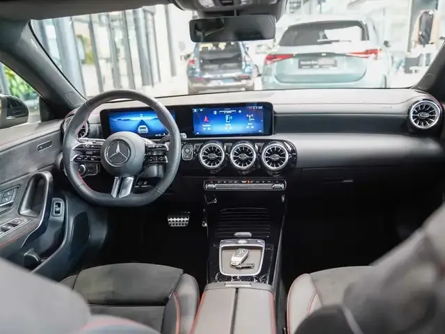 Mercedes-Benz CLA 200