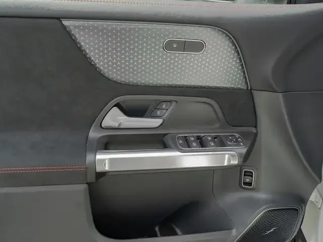 Mercedes-Benz GLB 220