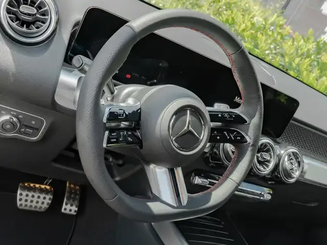 Mercedes-Benz GLB 220