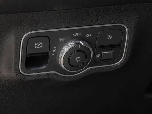 Mercedes-Benz GLB 220