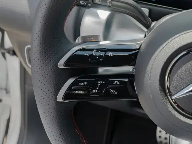 Mercedes-Benz GLB 220