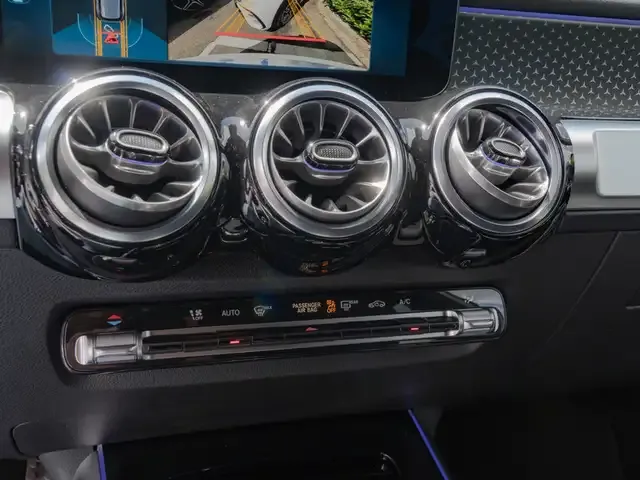 Mercedes-Benz GLB 220