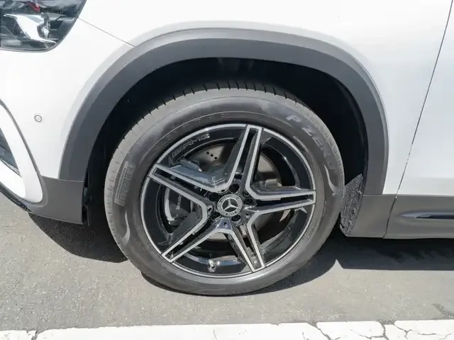 Mercedes-Benz GLB 220