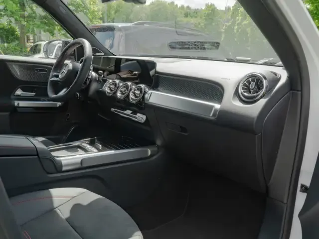 Mercedes-Benz GLB 220