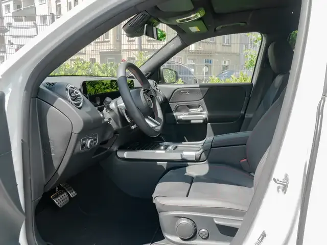Mercedes-Benz GLB 220