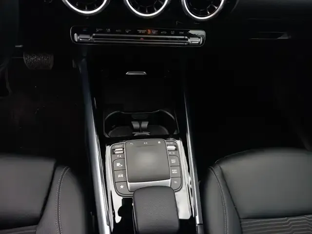 Mercedes-Benz GLA 220