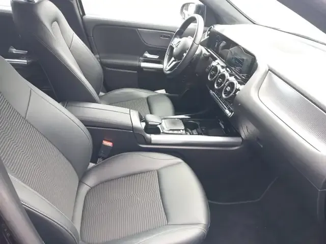Mercedes-Benz GLA 220