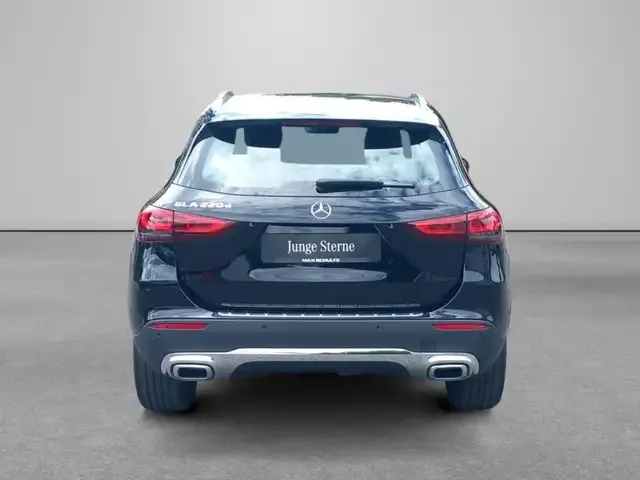 Mercedes-Benz GLA 220