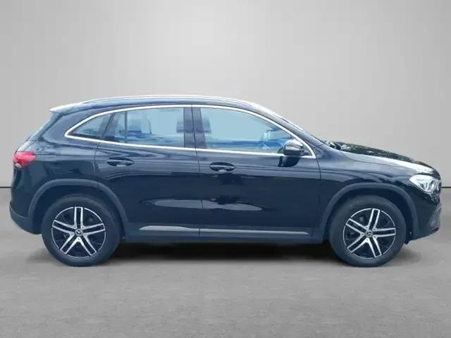 Mercedes-Benz GLA 220