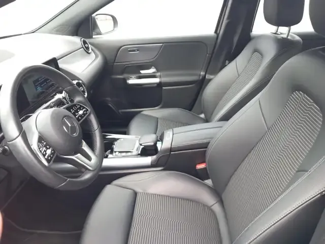 Mercedes-Benz GLA 220