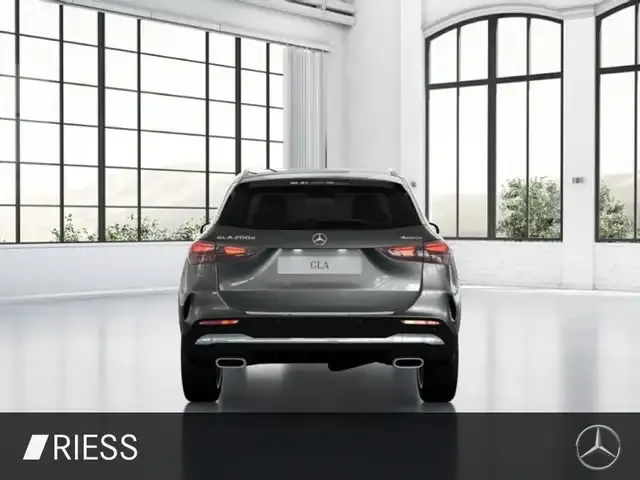 Mercedes-Benz GLA 200