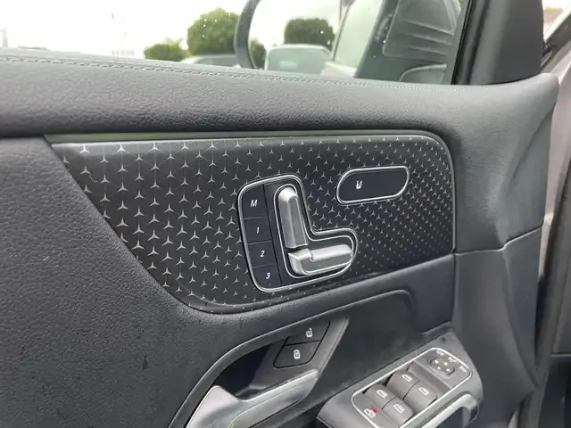 Mercedes-Benz EQB 300