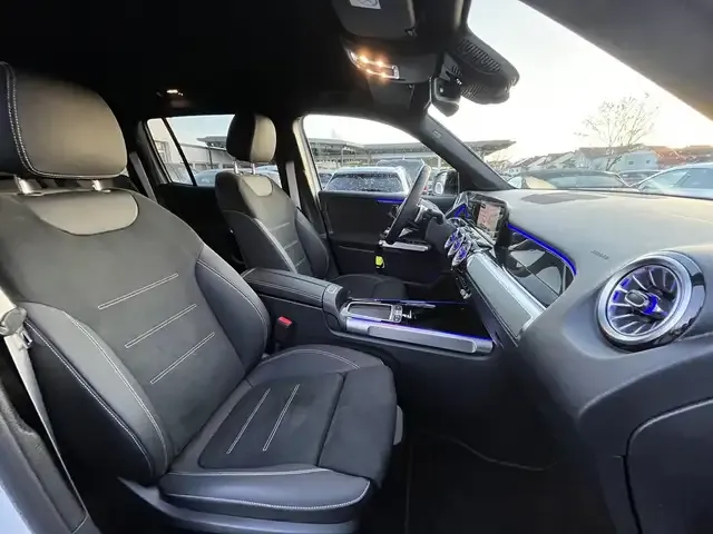 Mercedes-Benz GLB 220