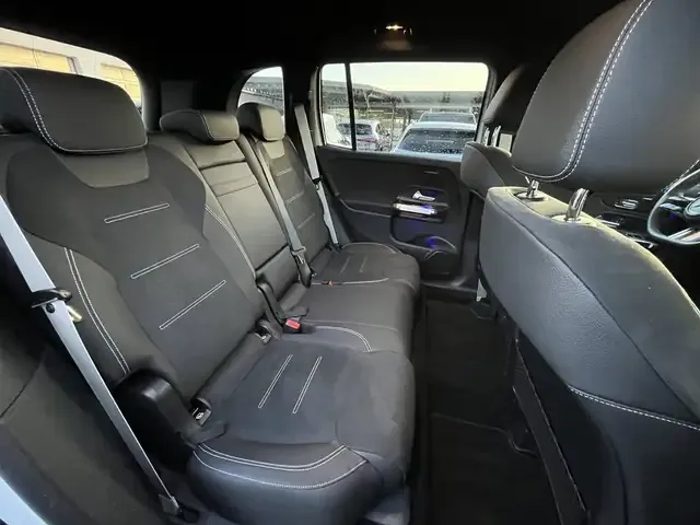 Mercedes-Benz GLB 220