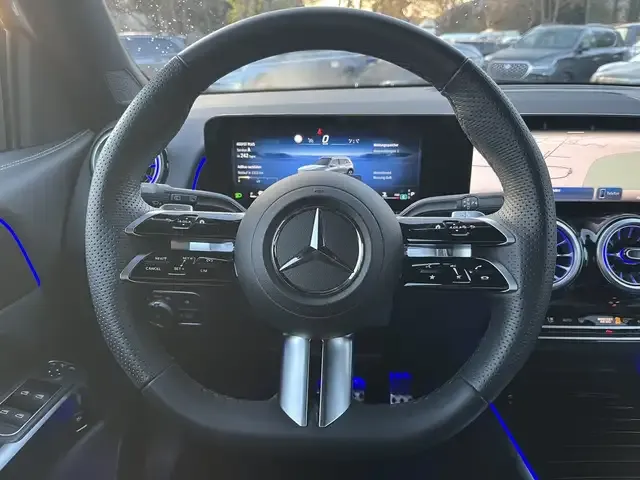 Mercedes-Benz GLB 220