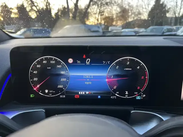 Mercedes-Benz GLB 220