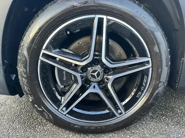 Mercedes-Benz GLB 220