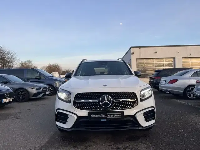 Mercedes-Benz GLB 220