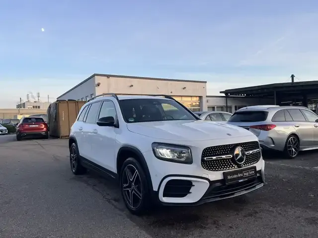 Mercedes-Benz GLB 220