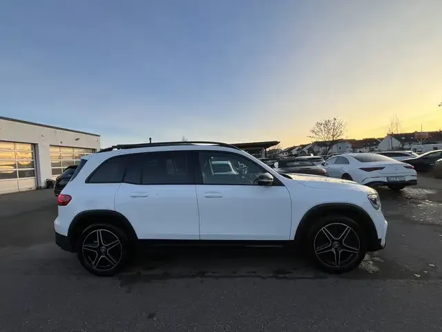 Mercedes-Benz GLB 220