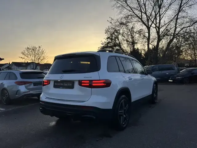 Mercedes-Benz GLB 220