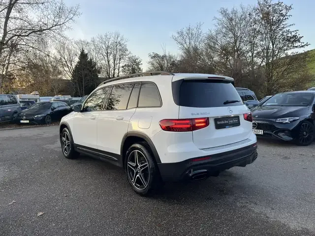 Mercedes-Benz GLB 220