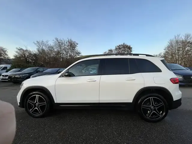 Mercedes-Benz GLB 220