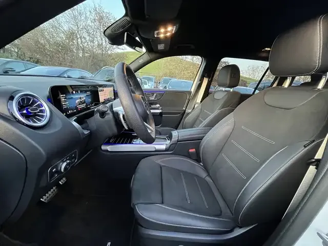 Mercedes-Benz GLB 220