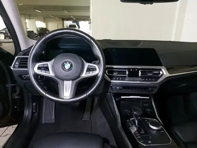 BMW 330