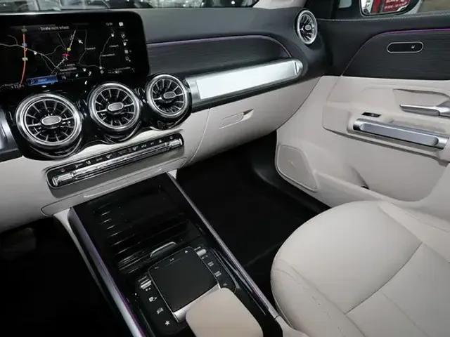 Mercedes-Benz EQB 300