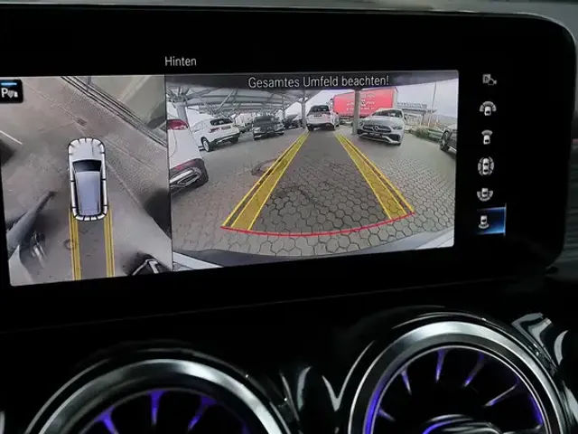 Mercedes-Benz EQB 300