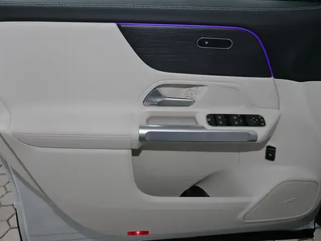 Mercedes-Benz EQB 300